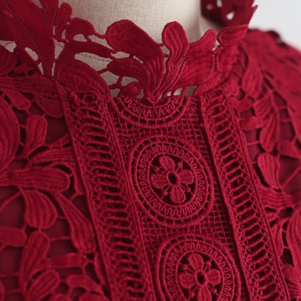 Lady in Red Dress Crochet Lace Elegance Size XL - Picture 4 of 8